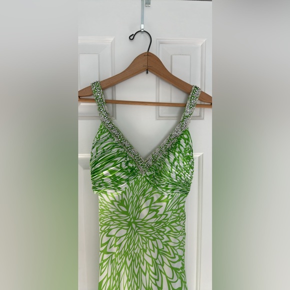 Size 5/6 Green & White long Dress - Picture 2 of 5